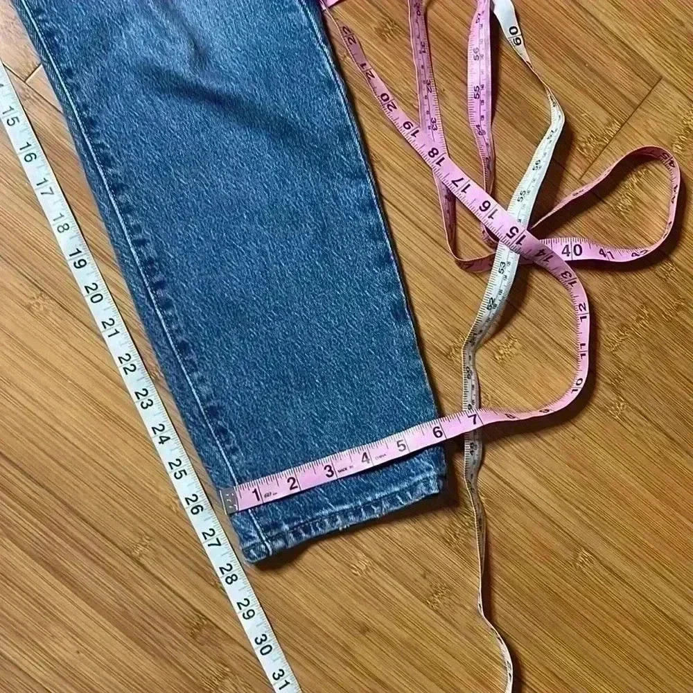 Levi's Women’s Sz 28 Wedgie Straight Leg Button Fly Jeans 28” inseam - Picture 6 of 12